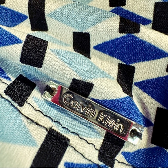 Calvin Klein Blue & White Geometric Shape Pleated-Neckline Sleeveless Top Sz MP - Picture 4 of 11